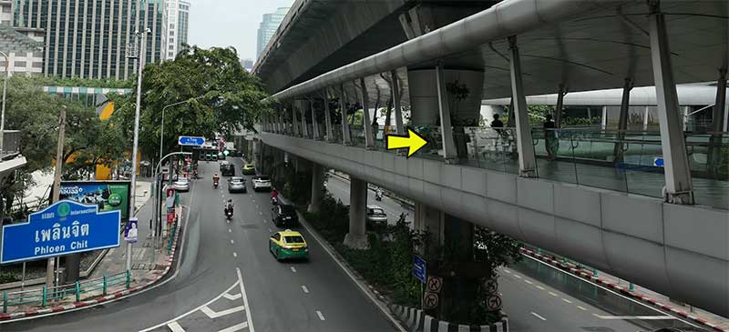 Phloen Chit walkway to Siam Station